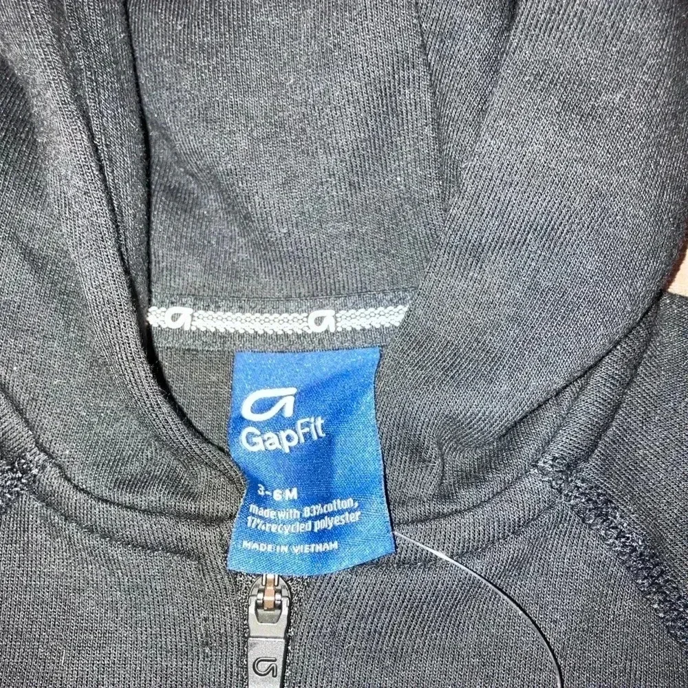 NWT boys Gap zip up hoodie  Sz 3-6 months